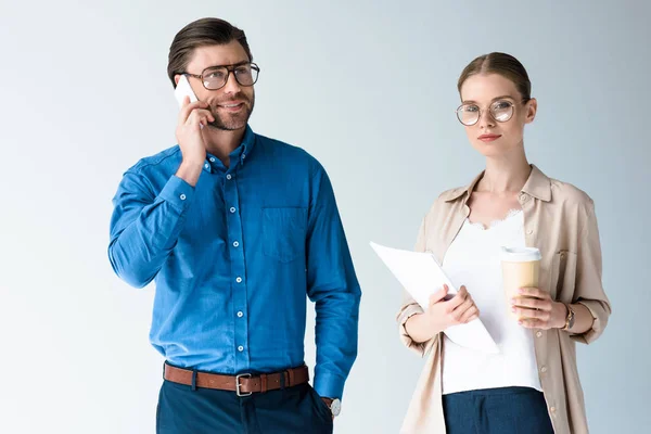 Jóvenes Colegas Negocios Con Estilo Aislado Blanco —  Fotos de Stock