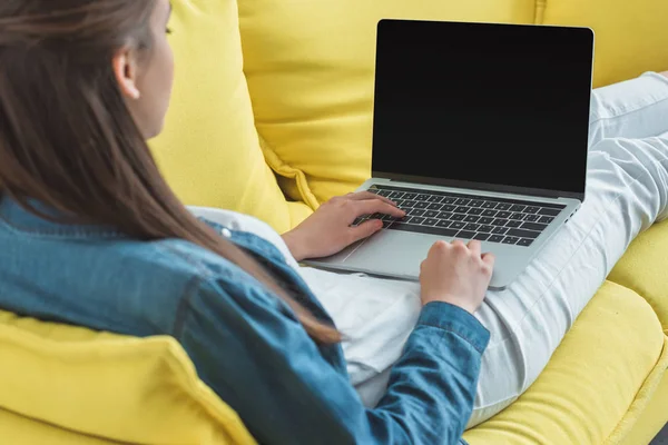 Cropped Shot Young Woman Using Laptop Blank Screen Sofa Home — Stock Photo, Image