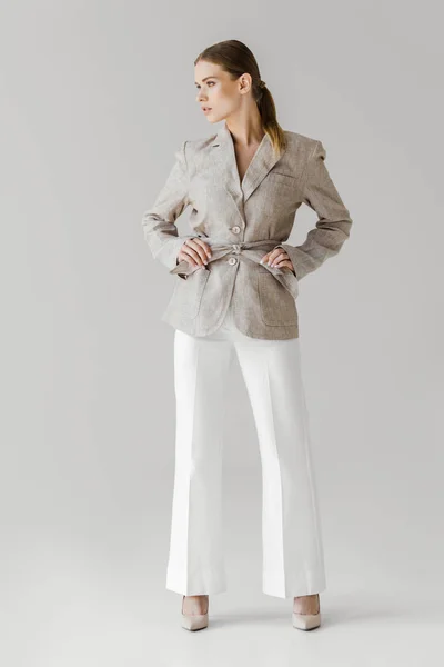 Mulher Jovem Moda Roupas Vintage Branco — Fotografia de Stock