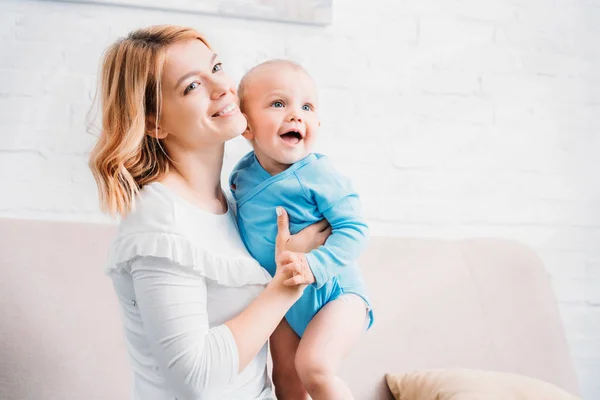 Smiling Mother Embracing Happy Child Home — Stock Photo, Image