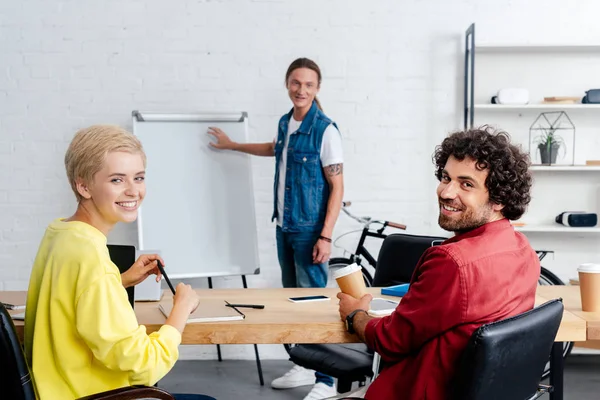 Young Business Team Discussing Project Smiling Camera Office — Stock Photo, Image