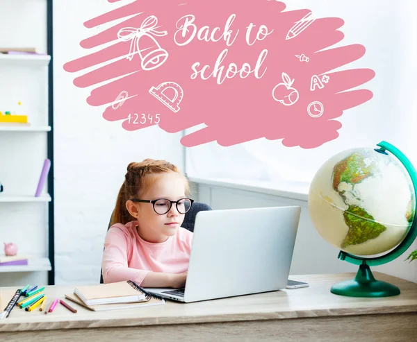 Beautiful Child Eyeglasses Using Laptop While Studying Desk Home Back — Stock Photo, Image