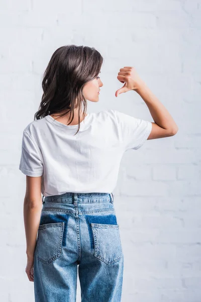 Selective Focus Young Woman Pointing Finger Back Empty White Shirt — Stock Photo, Image