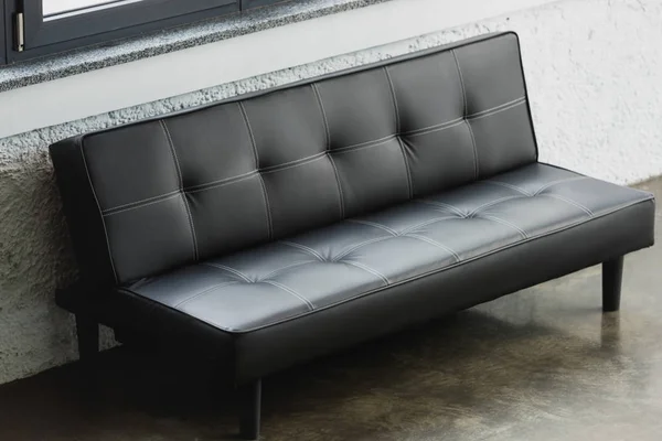 Moderno Sofá Negro Vacío Oficina — Foto de stock gratis
