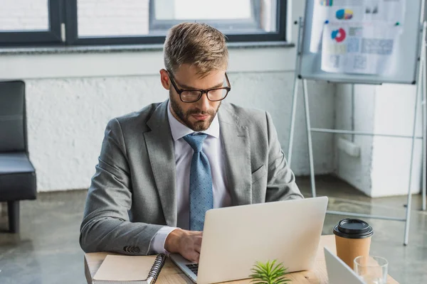 Focused Young Businessman Suit Eyeglasses Using Laptop Workplace — Stock Photo, Image