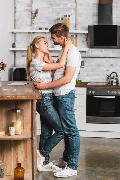 Side View Couple Hugging Kitchen Leaning Kitchen Counter — Stock Photo, Image