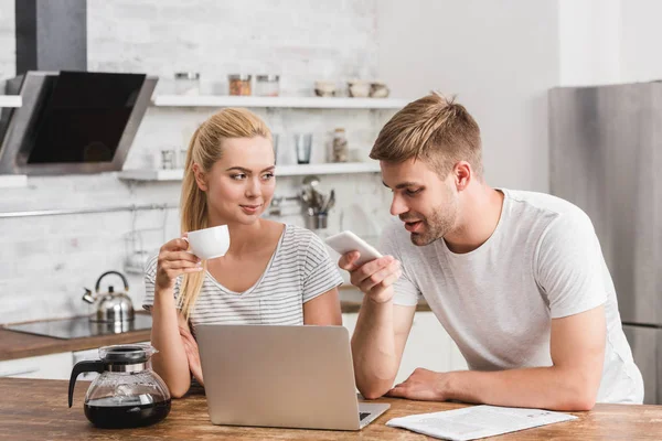 Couple Working Together Laptop Smartphone Morning — Free Stock Photo