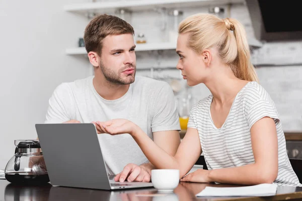 Young Couple Talking Looking Each Other While Using Laptop Together — Stock Photo, Image