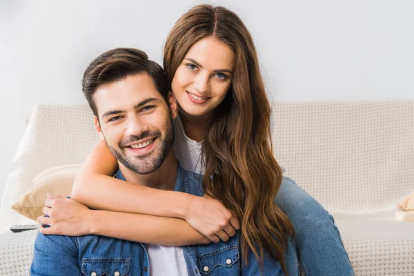 Portrait Young Happy Couple Looking Camera Home — Stock Photo, Image