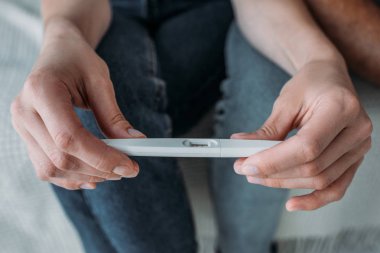 Çift holding hamilelik testi kısmi görmek 