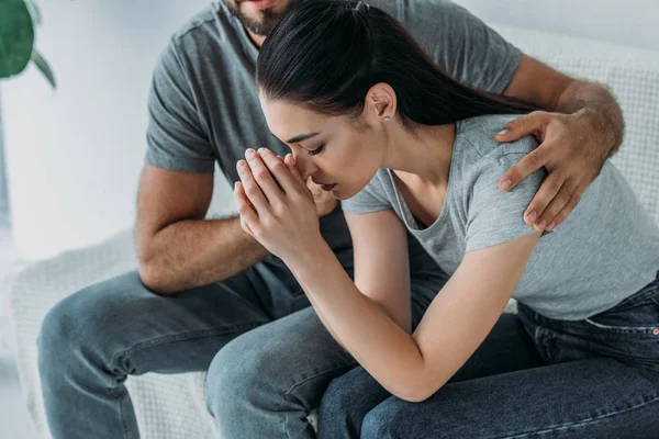 Cropped Shot Man Supporting Upset Girlfriend While Sitting Together Couch — Stock Photo, Image