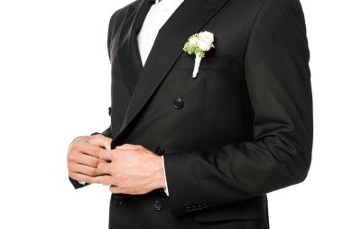 kırpılmış takım elbise ile beyaz izole yaka çiçeği kadar düğmelerini damat kadeh