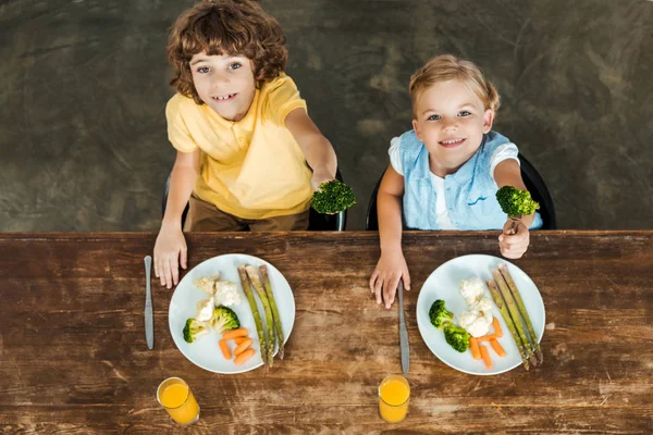 High Angle View Cute Happy Children Holding Forks Broccoli Smiling — Stock Photo, Image