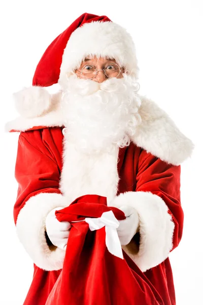 Emocional Santa Claus Mostrando Saco Câmera Isolado Branco — Fotografia de Stock