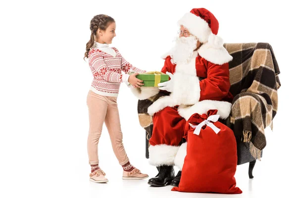 Santa Presenteren Kerstcadeau Aan Kind Geïsoleerd Wit — Stockfoto