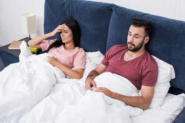 High Angle View Young Sick Couple Sitting Bed — Stock Photo, Image