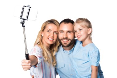 Mutlu aile beyaz izole selfie alarak
