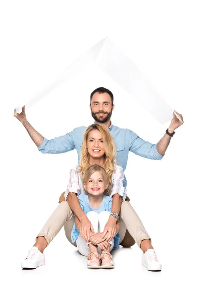 Keluarga Memegang Atap Putih Atas Kepala Terisolasi Pada Warna Putih — Stok Foto