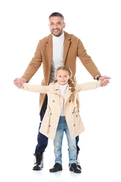 Padre Hija Tomados Mano Posando Abrigos Beige Aislados Blanco —  Fotos de Stock