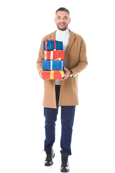 Elegantní Muž Módní Podzimní Kabát Drží Dárky Izolované Bílém — Stock fotografie zdarma