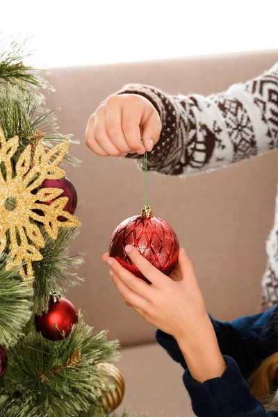 Vágott Kilátás Nyílik Labdákat Karácsonyfa Díszítésére Gyerekeknek — ingyenes stock fotók