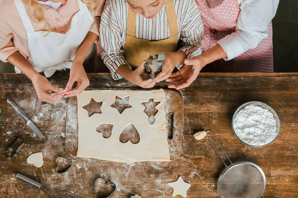 Cropped Shot Child Mother Grandmother Preparing Christmas Cookies Home Looking — Stock Photo, Image
