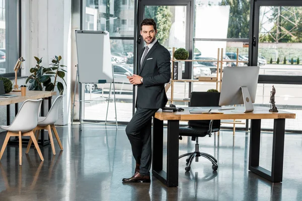 Smiling Handsome Businessman Leaning Table Holding Smartphone Office — Stock Photo, Image
