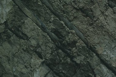 Gri kırık grungy beton duvar ile yakın çekim