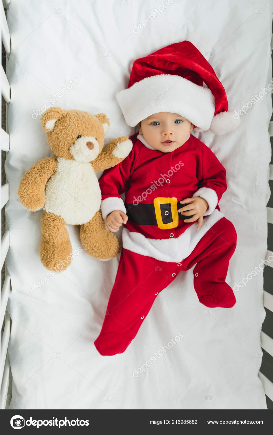 Vue Dessus Beau Petit Bebe Costume Pere Noel Couche Dans Image Libre De Droit Par Andrewlozovyi C Vue Dessus Beau Petit Bebe Costume Pere Noel Couche Dans Image Libre De Droit Par Andrewlozovyi C