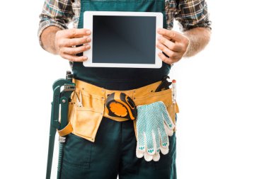 Tesisatçı gösteren tablet ile boş ekran üzerinde beyaz izole kırpılmış görüntü