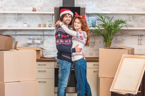 Happy Young Couple Hugging Smiling Camera While Standing Cardboard Boxes — Stock Photo, Image