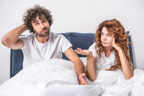 Young Couple Headache Sitting Together Bed — Free Stock Photo