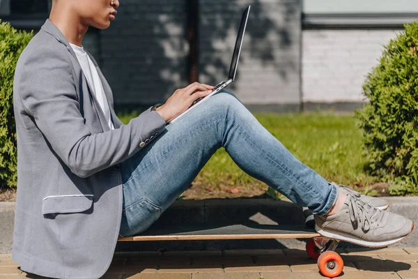 Partial View Teleworker Using Laptop While Sitting Longboard Street — Stock Photo, Image