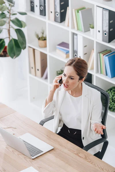 Beautiful Stressed Business Woman Talking Smartphone Office Laptop — Stock Photo, Image