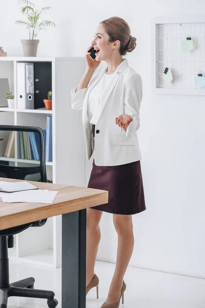 Happy Professional Businesswoman Talking Smartphone Modern Office — Stock Photo, Image