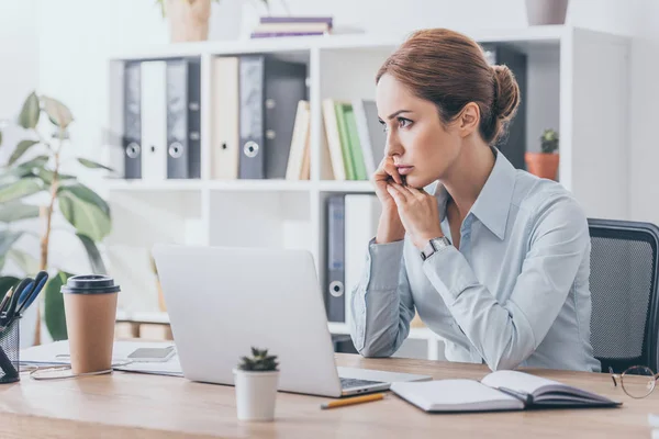 Thoughtful Adult Businesswoman Sitting Workplace Looking Away — Stock Photo, Image