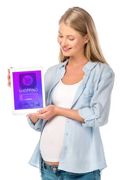 Привлекательная Беременная Женщина Показывает Цифровой Планшет Приложением Покупок Изолированы Белом — стоковое фото