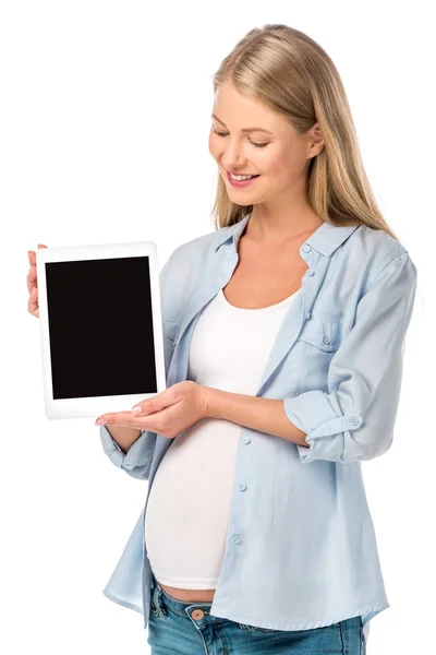 Vackra Gravid Kvinna Presenterar Digital Tablett Med Blank Skärm Isolerad — Stockfoto