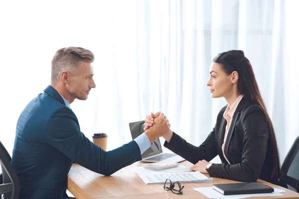 Side View Businesspeople Arm Wrestling Workplace Office — Stock Photo, Image