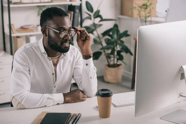 Smiling Handsome African American Businessman Touching Glasses Looking Computer Office — Stock Photo, Image