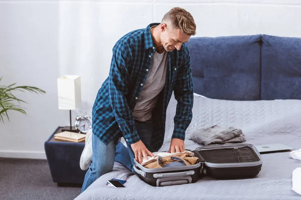 Adult Male Traveler Packing Luggage Bedroom Home — Stock Photo, Image
