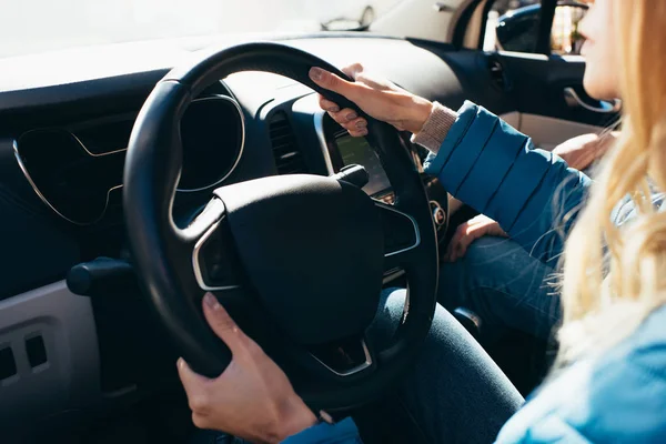 Partial View Woman Driving Car Boyfriend Traveling Concept — Stock Photo, Image