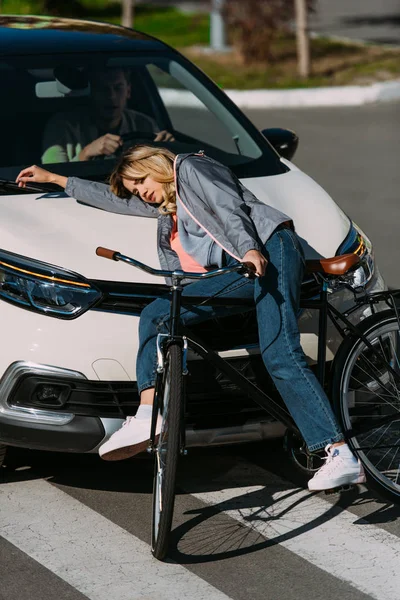 Young Woman Got Mowed Car While Driving Bicycle Road Car — Stock Photo, Image