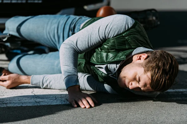 Injured Young Cyclist Lying Bicycle Road Car Accident — Free Stock Photo