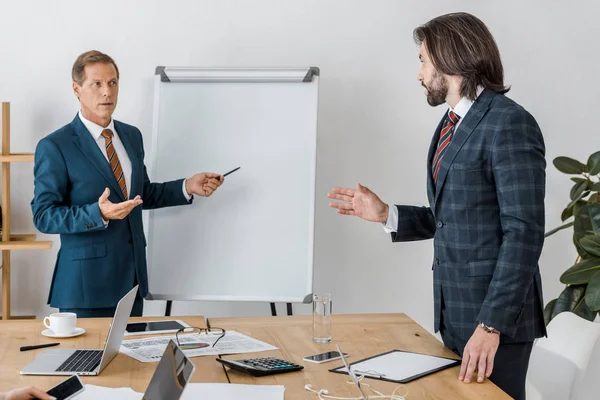 Insurance Workers Having Discussion Meeting Adult Man Pointing White Board — Stock Photo, Image