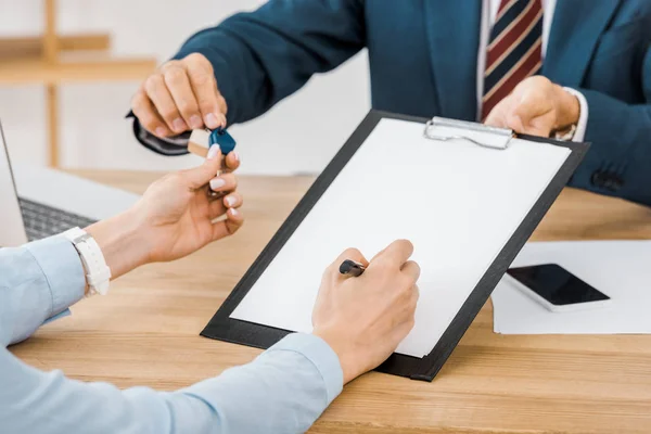 Insurance Agent Giving Keys Contract Clipboard Woman — Stock Photo, Image
