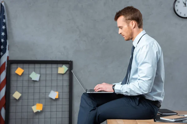 Side View Handsome Businessman Sitting Table Working Laptop Modern Office — Stock Photo, Image