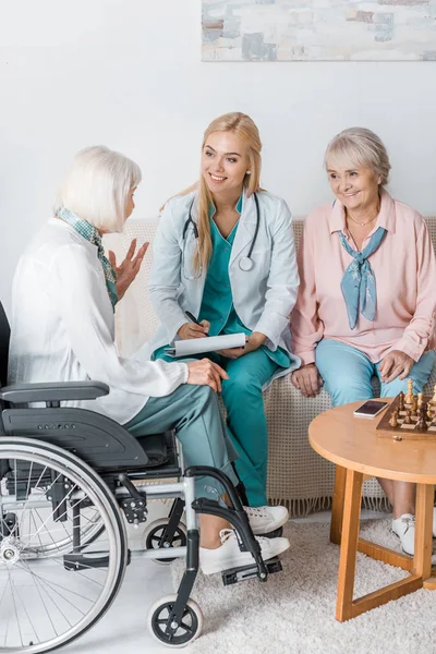 Female Young Doctor Writing Prescription Senior Women — Stock Photo, Image