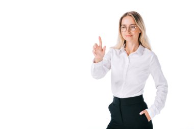 formal giyim üzerine beyaz izole el hareketi içinde gülümseyen iş kadını portresi