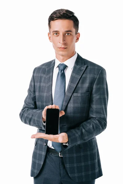 Πορτρέτο Του Επιχειρηματία Στο Κοστούμι Δείχνει Smartphone Κενή Οθόνη Που — Φωτογραφία Αρχείου